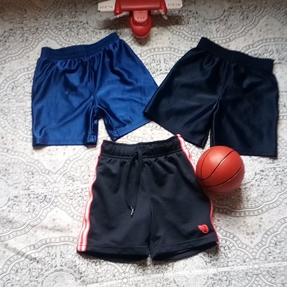 Toddlers shorts bundle - Picture 2 of 15